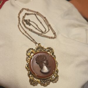 Vintage Gold-Toned Frame Brown Cameo Pendant Necklace